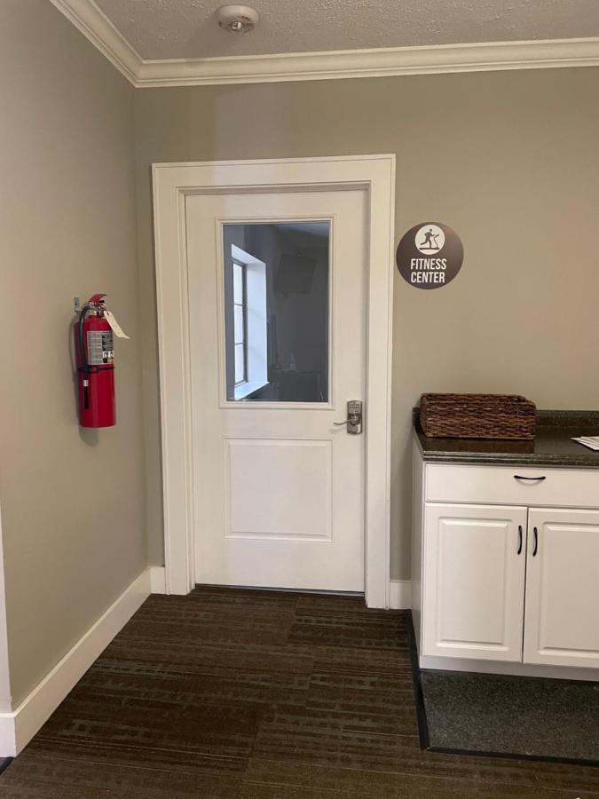 Culpeper Center Suites Bagian luar foto