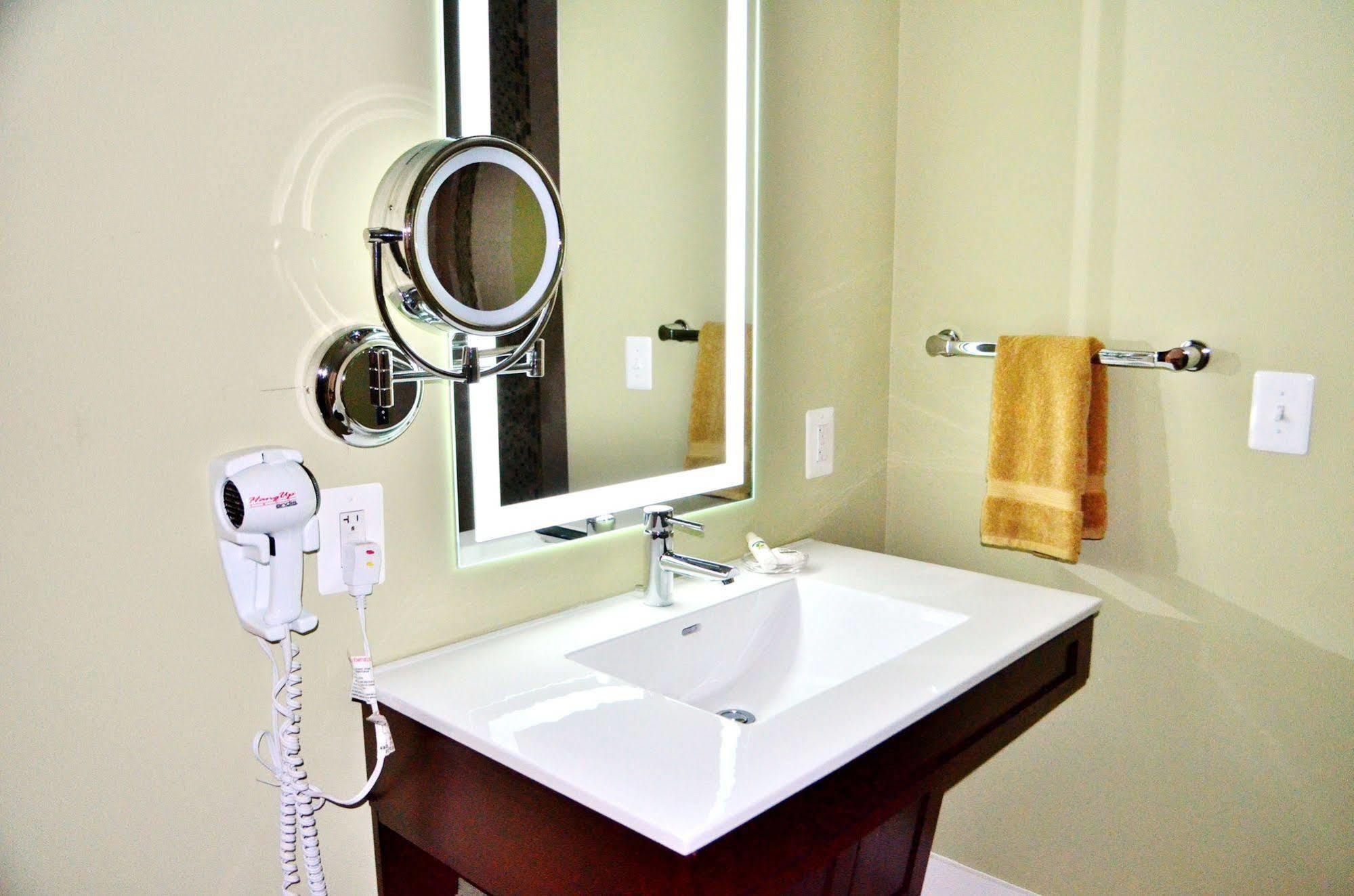 Culpeper Center Suites Bagian luar foto